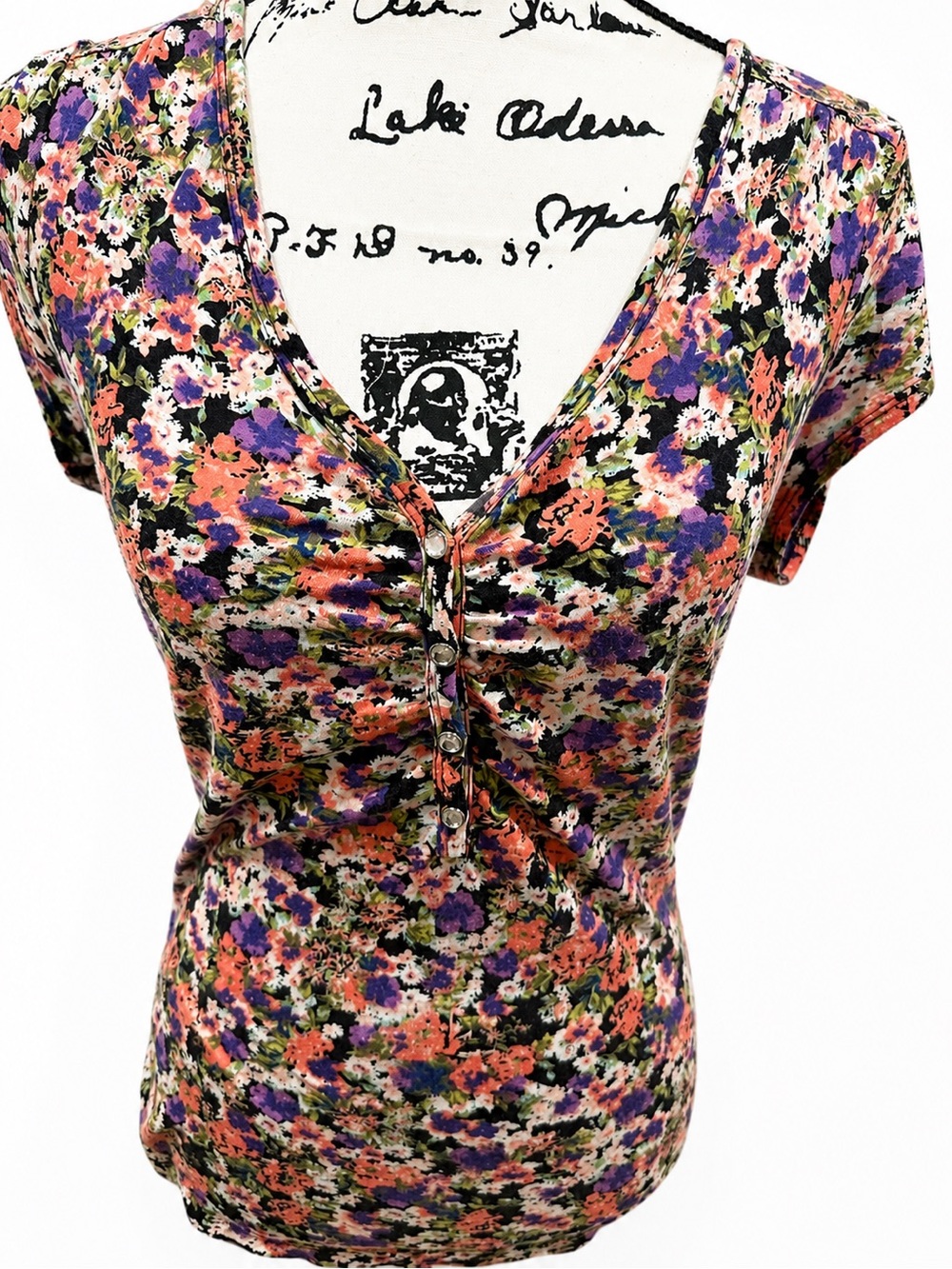 Floral V-Neck Short Sleeve Top - Multicolor FITS LIKE A MEDIUM